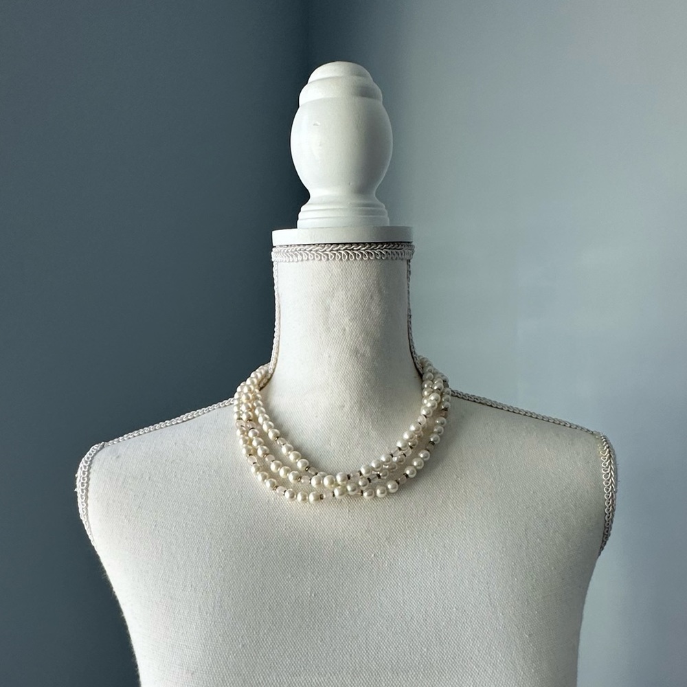 WOMENS NAPIER TRIPLE STRAND FAUX PEARL w/ OPAQUE PINK GLASS SPHERE BEADS